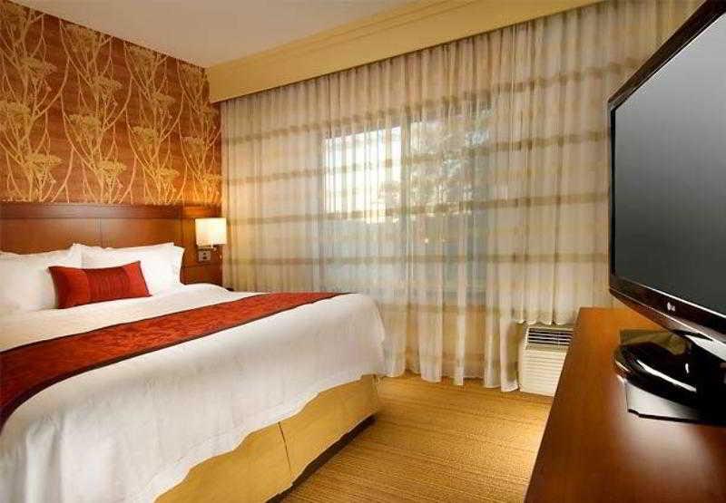 Courtyard By Marriott