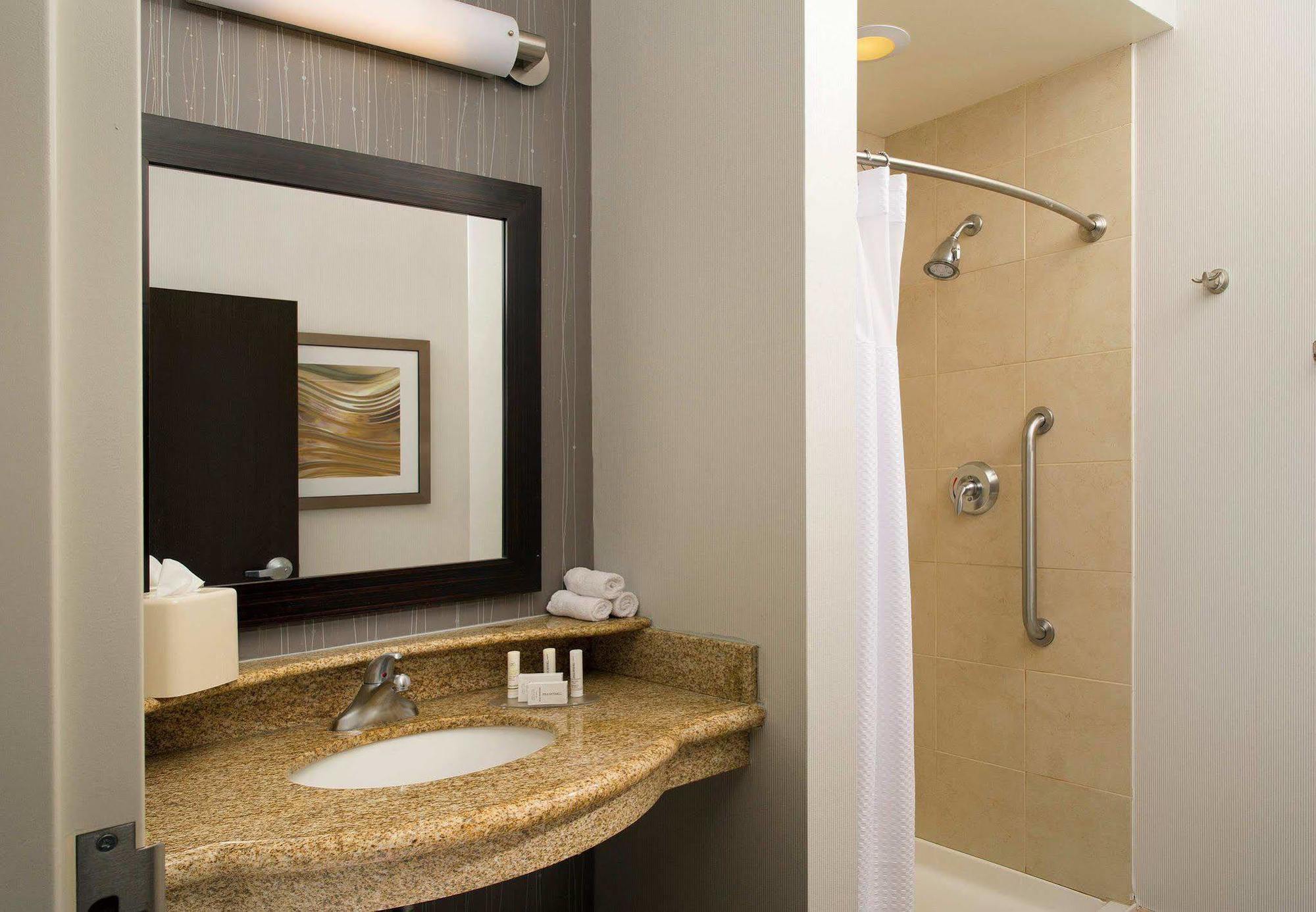 Hotel Courtyard By Marriott 3*